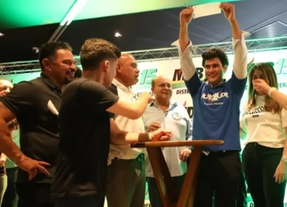 Com 20 anos, filho do governador do DF se filia ao MDB