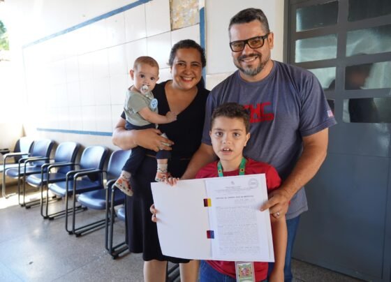 Agehab entrega benefícios para mais de 400 famílias de Inhumas e Palmeiras