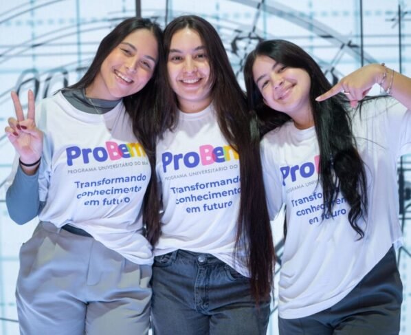 alunas com camiseta do ProBem