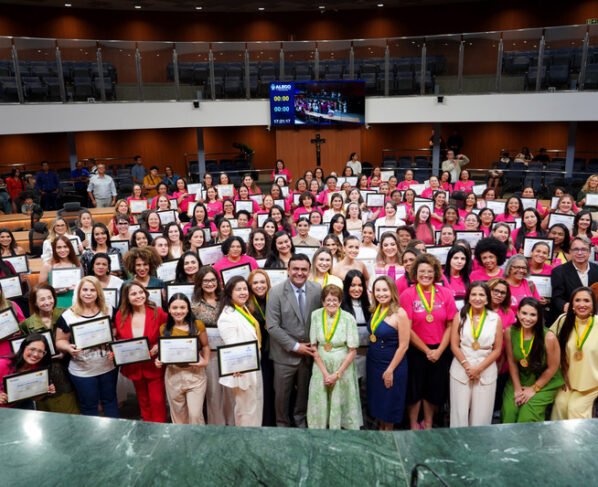 Em  sessão promovida pelo deputado  Cristóvão Tormin neste sábado, 7, Parlamento goiano celebra o protagonismo feminino