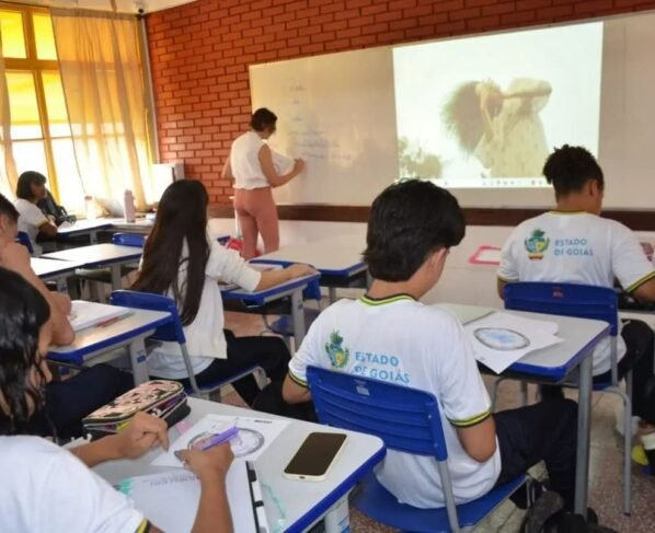 Professores da rede estadual de ensino terão reajuste de 5,4%