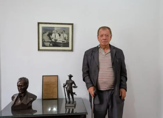 Luiz Carlos Teixeira Bahia, guia do Museu Pedro Ludovico e neto do fundador de Goiânia - (Foto: Thiago Silva/ Secult Goiás)